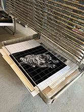 Load image into Gallery viewer, Yongchang Chung - exclusiver limitierter Siebdruck